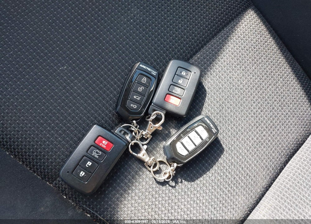 2018 TOYOTA RAV4 VIN: 2T3RFREV3JW787862