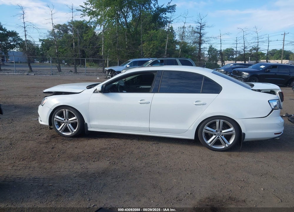 2015 VOLKSWAGEN JETTA 1.8T SE VIN: 3VWD17AJ9FM249236