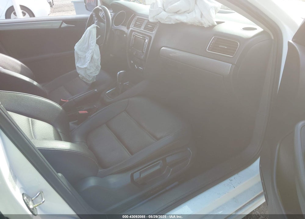 2015 VOLKSWAGEN JETTA 1.8T SE VIN: 3VWD17AJ9FM249236