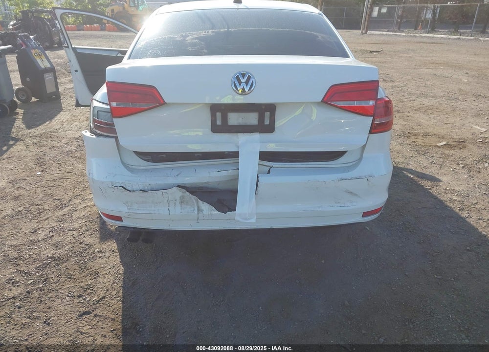 2015 VOLKSWAGEN JETTA 1.8T SE VIN: 3VWD17AJ9FM249236