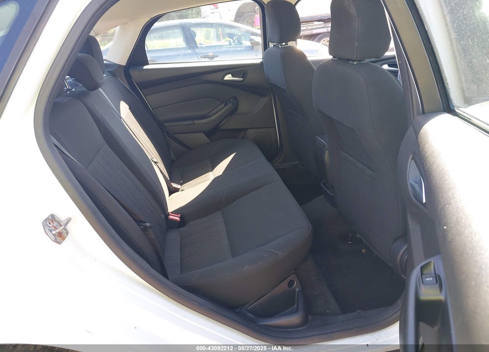 2016 FORD FOCUS VIN: 1FADP3F2XGL236838