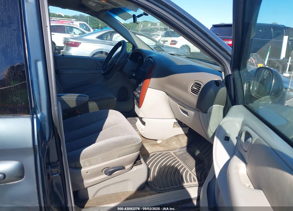 2005 CHRYSLER TOWN & COUNTRY VIN: 1C4GP45R55B392901