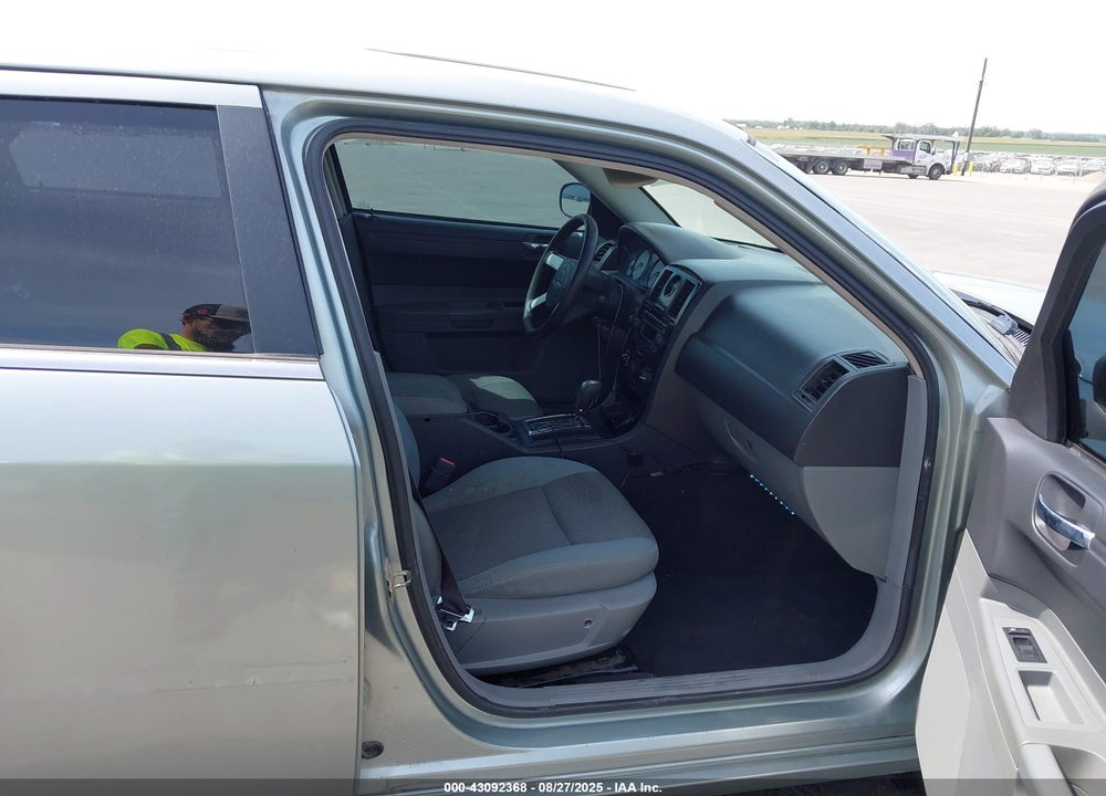 2005 CHRYSLER 300 VIN: 2C3JA43R95H511748