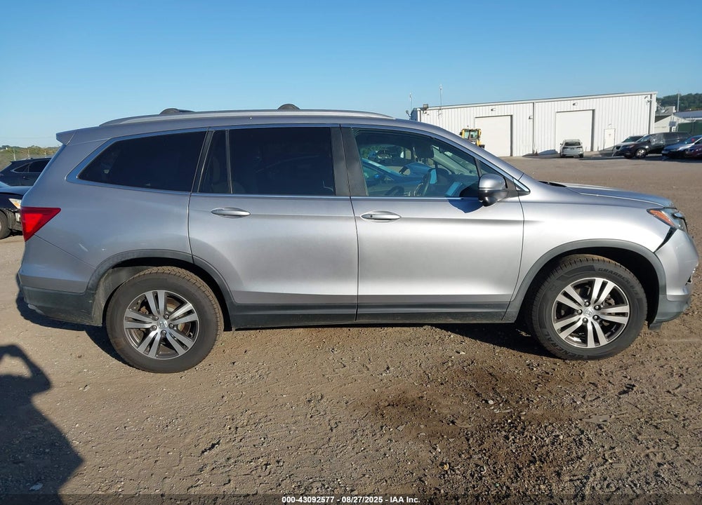 2017 HONDA PILOT EX VIN: 5FNYF6H33HB000686