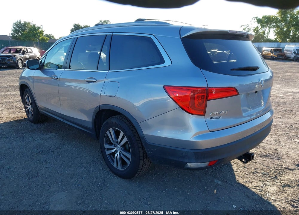 2017 HONDA PILOT EX VIN: 5FNYF6H33HB000686