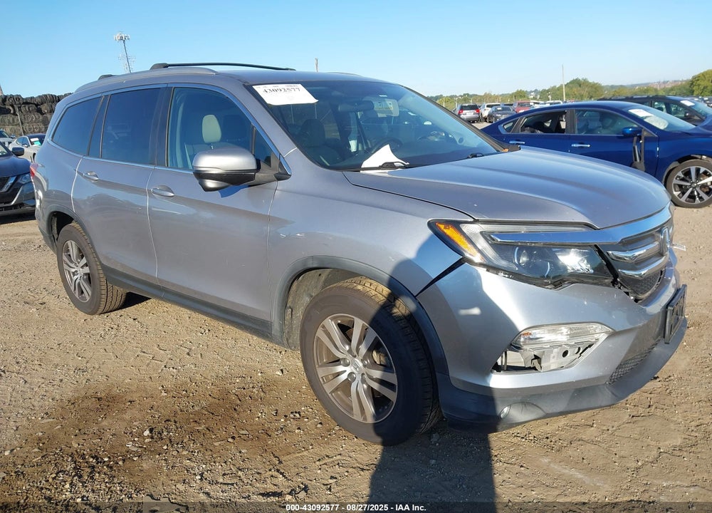 2017 HONDA PILOT EX VIN: 5FNYF6H33HB000686