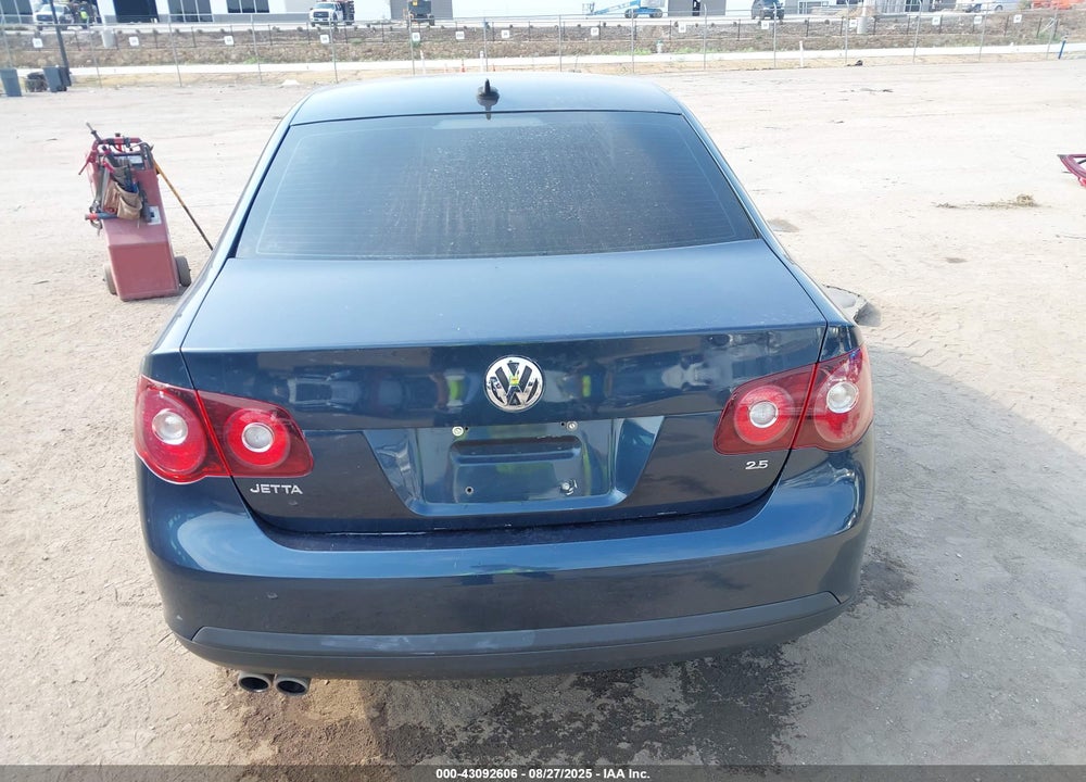 2010 VOLKSWAGEN JETTA VIN: 3VWRX7AJ3AM027207