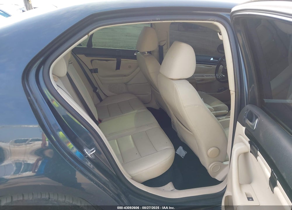 2010 VOLKSWAGEN JETTA VIN: 3VWRX7AJ3AM027207