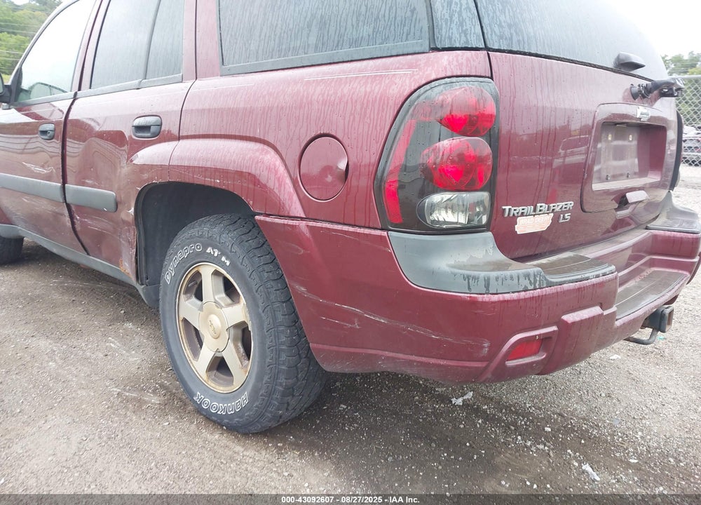 2005 CHEVROLET TRAILBLAZER LS VIN: 1GNDT13S152194861