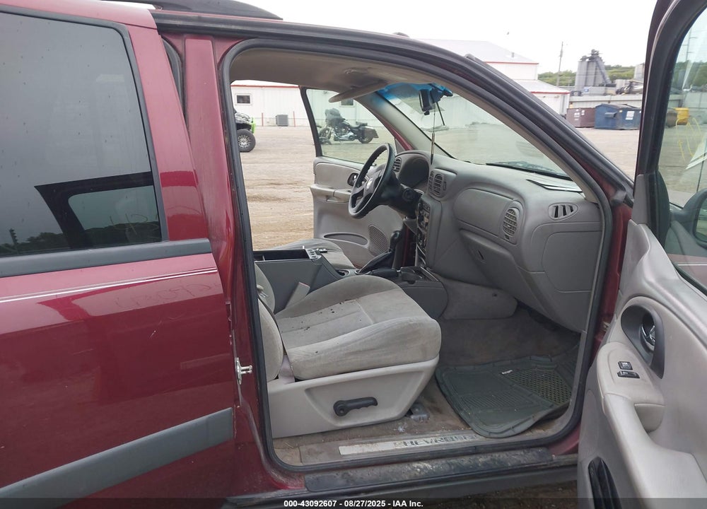 2005 CHEVROLET TRAILBLAZER LS VIN: 1GNDT13S152194861