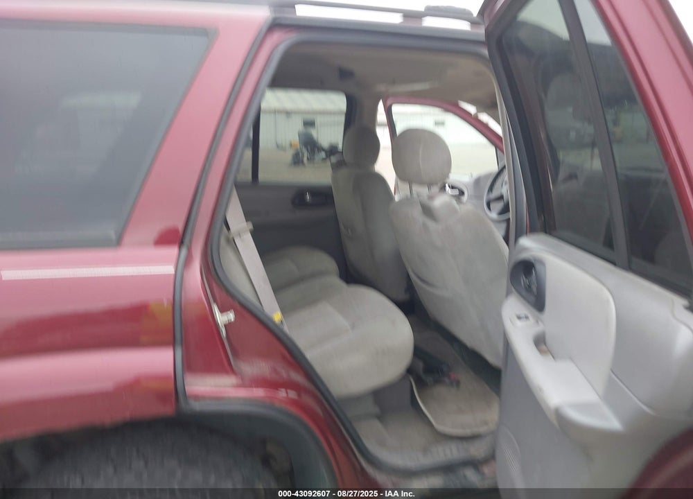 2005 CHEVROLET TRAILBLAZER LS VIN: 1GNDT13S152194861
