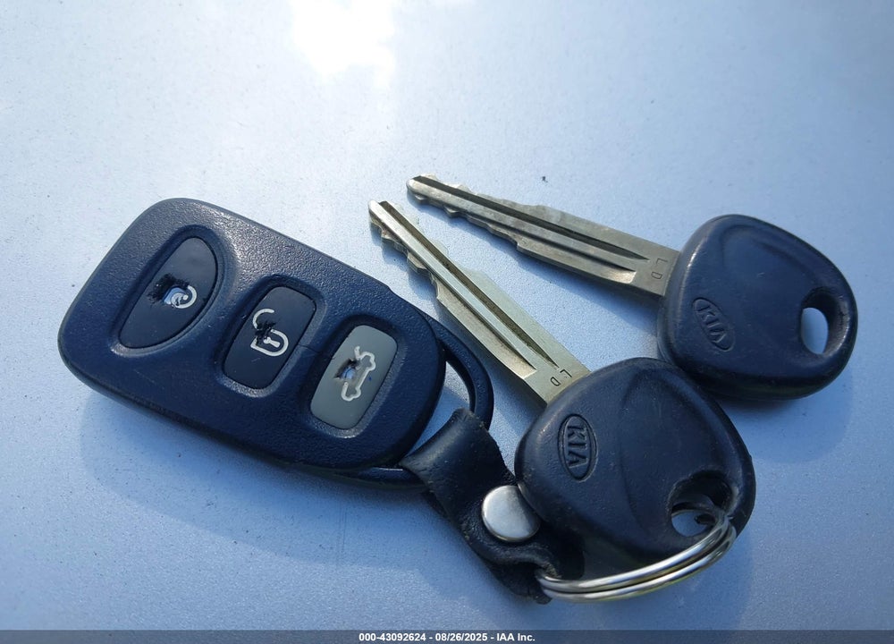 2009 KIA SPECTRA EX VIN: KNAFE221895656974