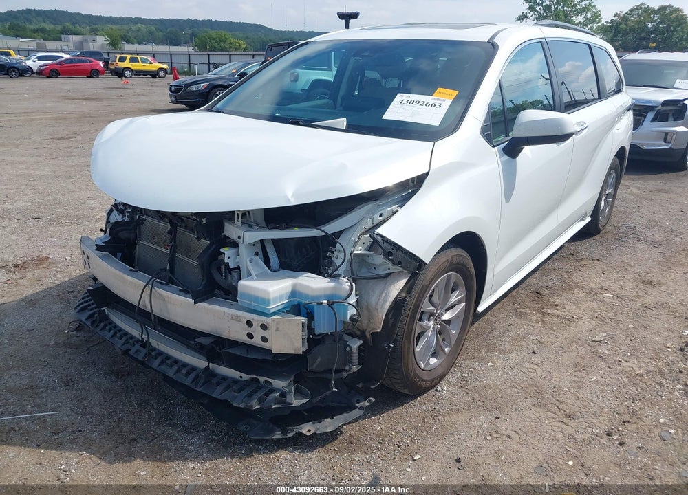 2022 TOYOTA SIENNA XLE VIN: 5TDYRKEC9NS090213