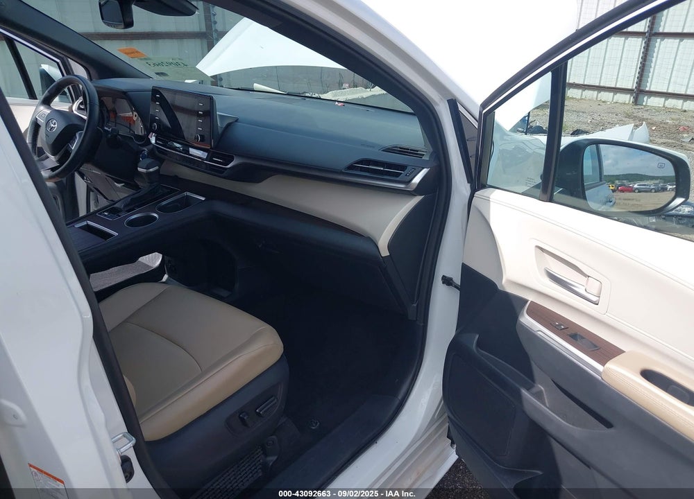 2022 TOYOTA SIENNA XLE VIN: 5TDYRKEC9NS090213