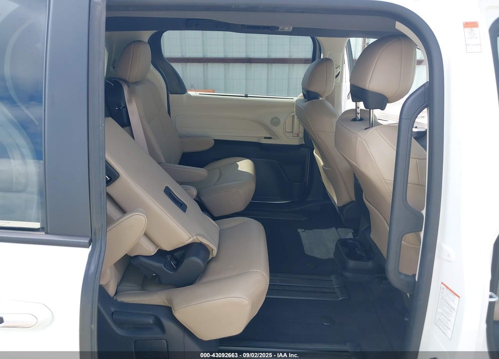 2022 TOYOTA SIENNA XLE VIN: 5TDYRKEC9NS090213