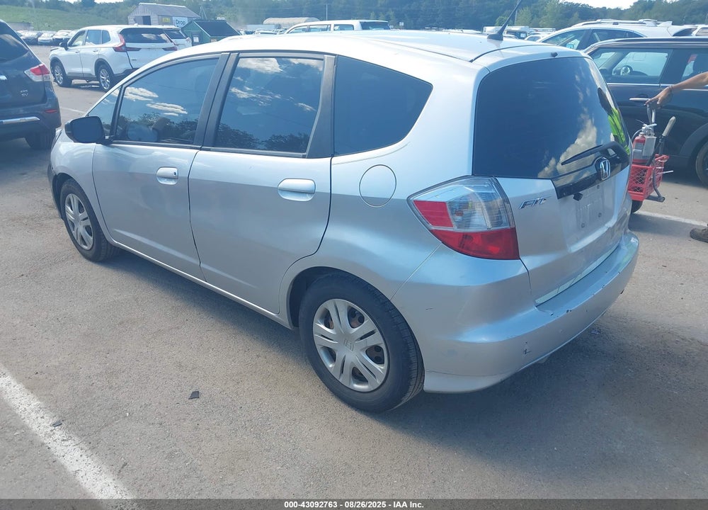 2011 HONDA FIT VIN: JHMGE8H32BC008548