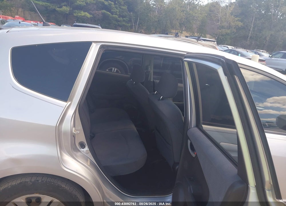 2011 HONDA FIT VIN: JHMGE8H32BC008548