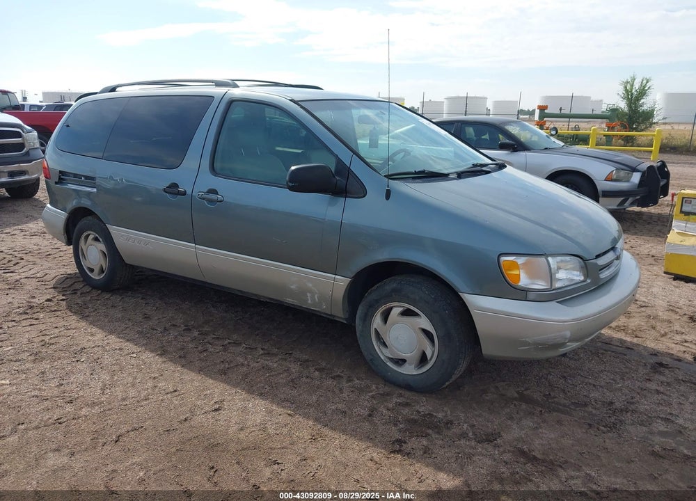 1999 TOYOTA SIENNA XLE VIN: 4T3ZF13C6XU122840