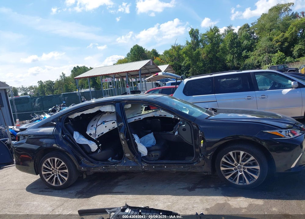 2021 LEXUS ES 250 VIN: 58AD11D11MU005220