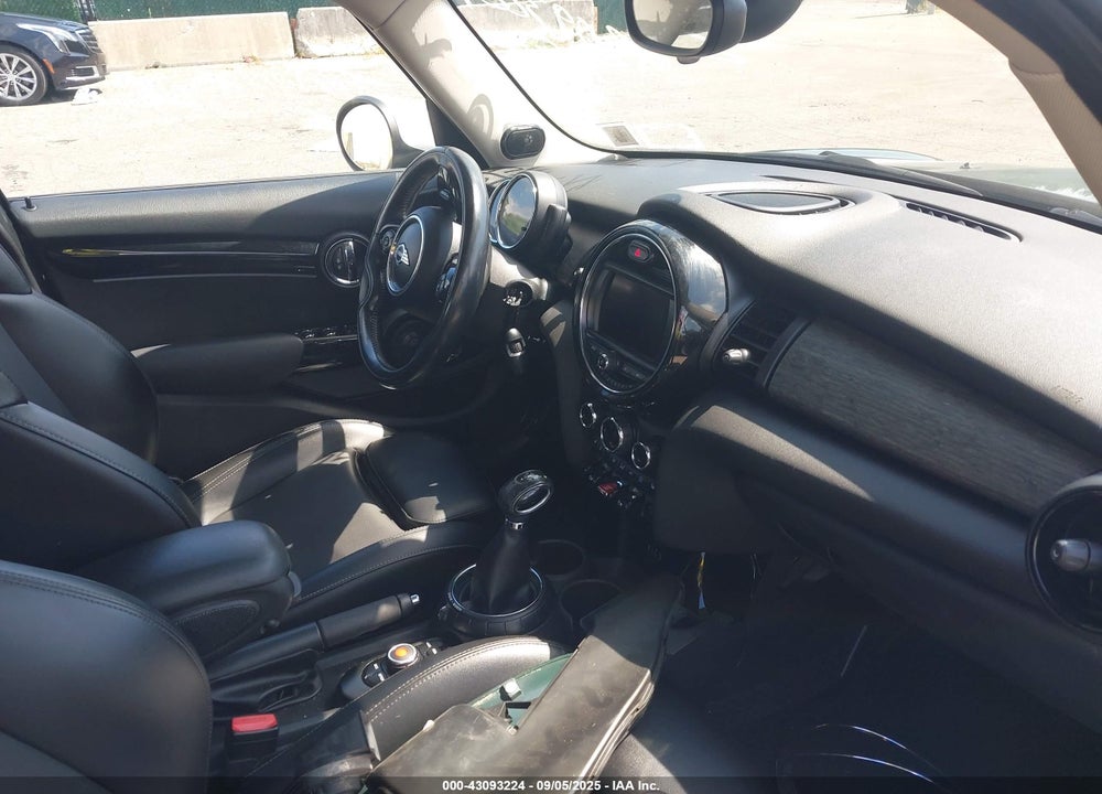 2017 MINI HARDTOP VIN: WMWXU3C53H2D31943