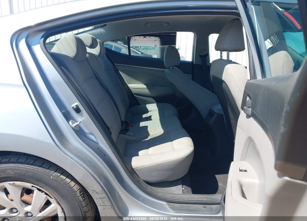 2017 HYUNDAI ELANTRA VIN: 5NPD74LF7HH193959