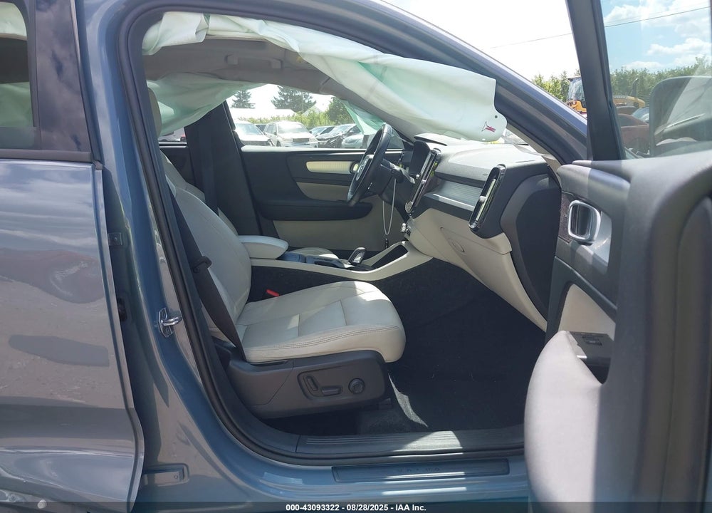 2020 VOLVO XC40 VIN: YV4162UK8L2248674