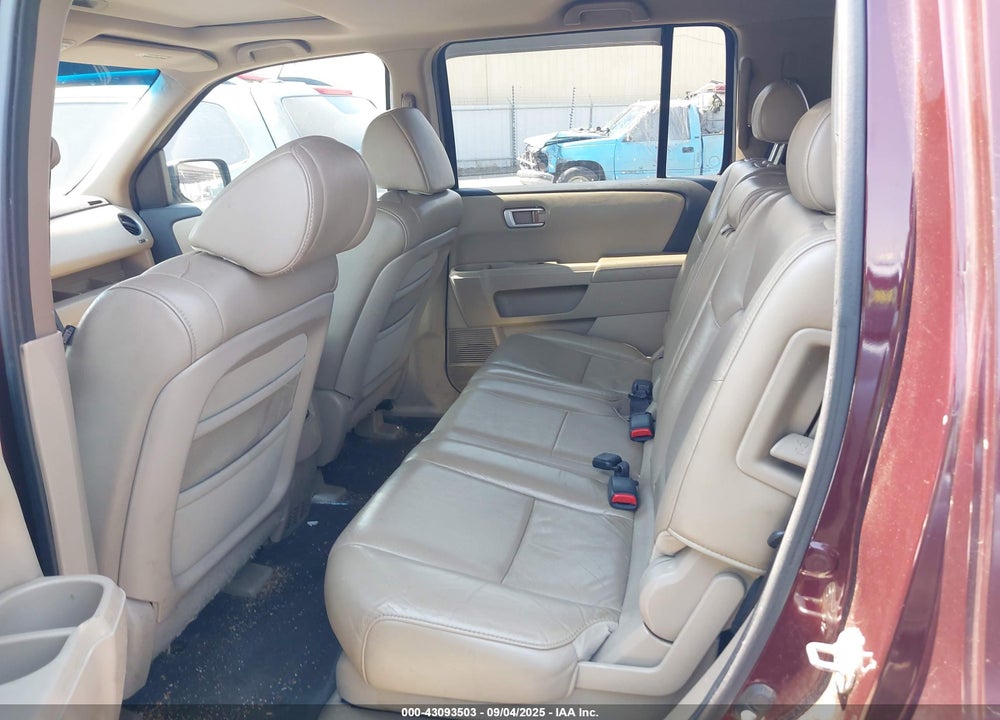 2011 HONDA PILOT VIN: 5FNYF4H58BB038833