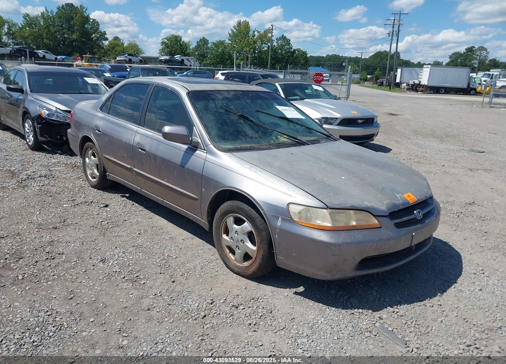 2000 HONDA ACCORD 2.3 EX VIN: 1HGCG5666YA086598
