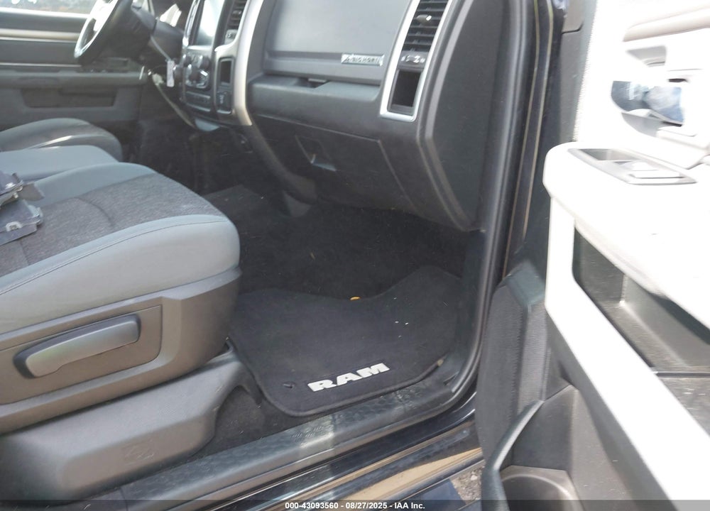2017 RAM 1500 VIN: 1C6RR7LG9HS829588