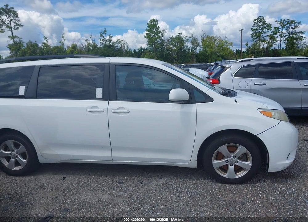 2011 TOYOTA SIENNA LE V6 VIN: 5TDKK3DC1BS148909