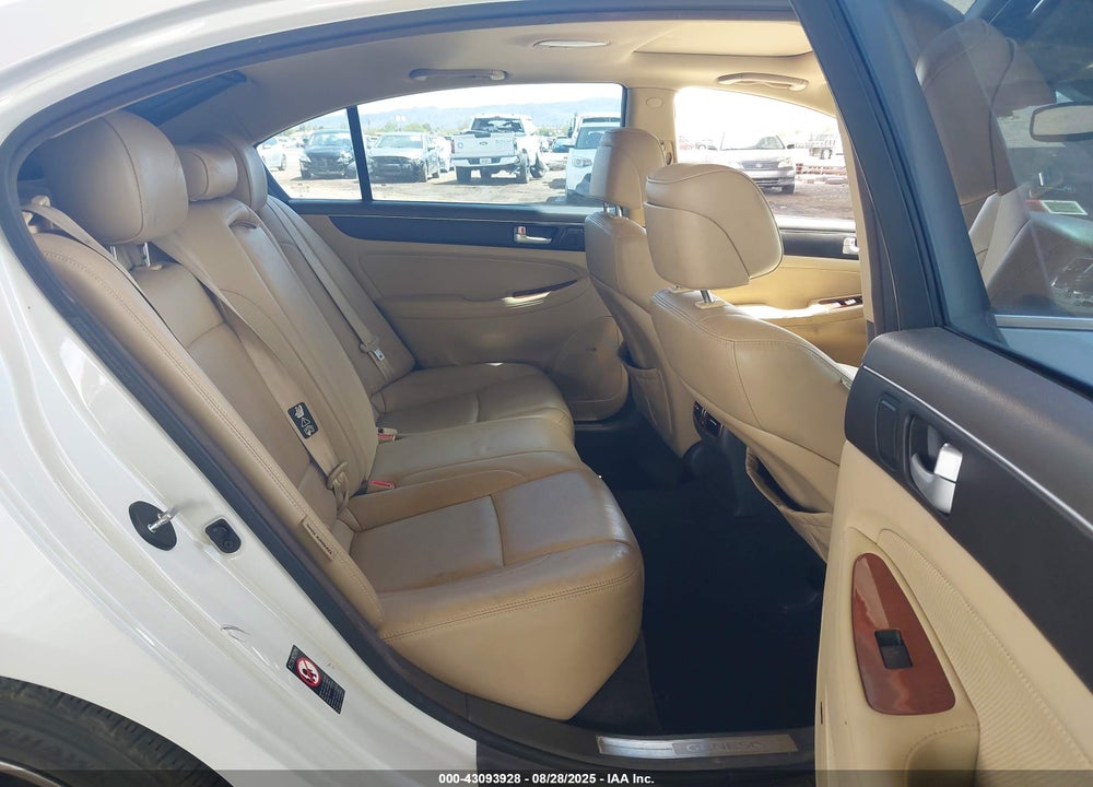 2013 HYUNDAI GENESIS VIN: KMHGC4DD5DU251150