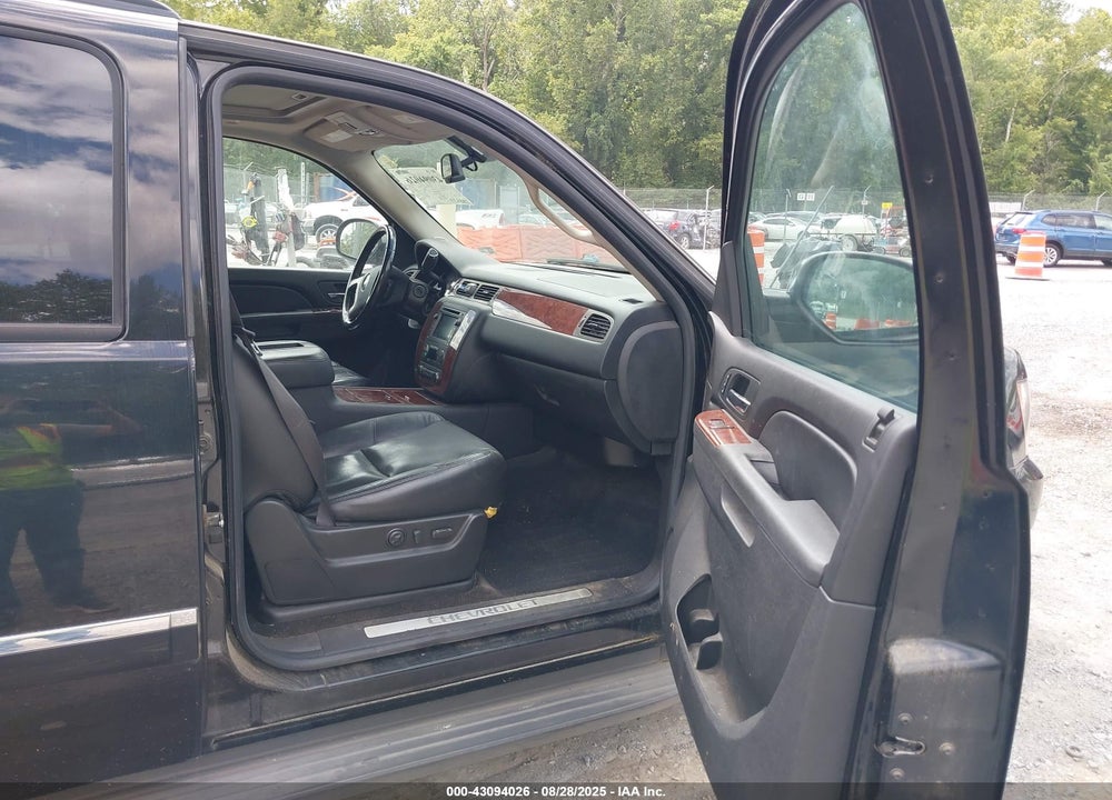 2010 CHEVROLET TAHOE LTZ VIN: 1GNUKCE06AR143416