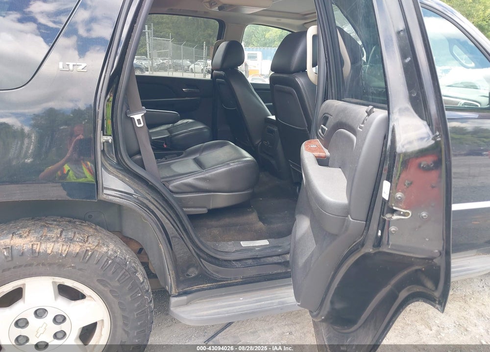 2010 CHEVROLET TAHOE LTZ VIN: 1GNUKCE06AR143416