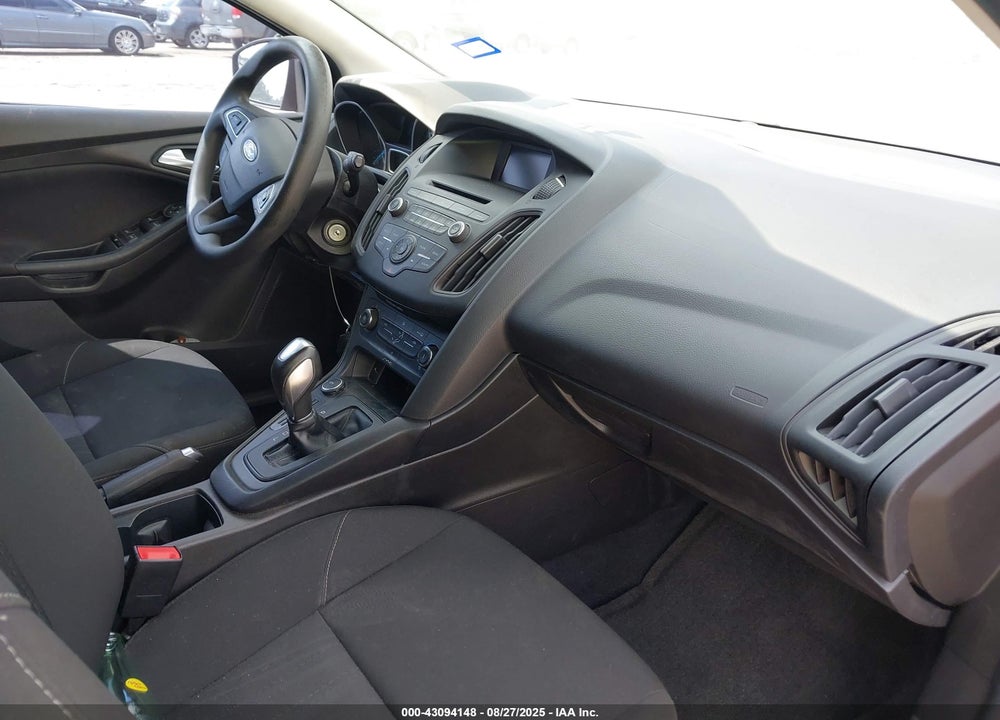 2016 FORD FOCUS VIN: 1FADP3K21GL288820