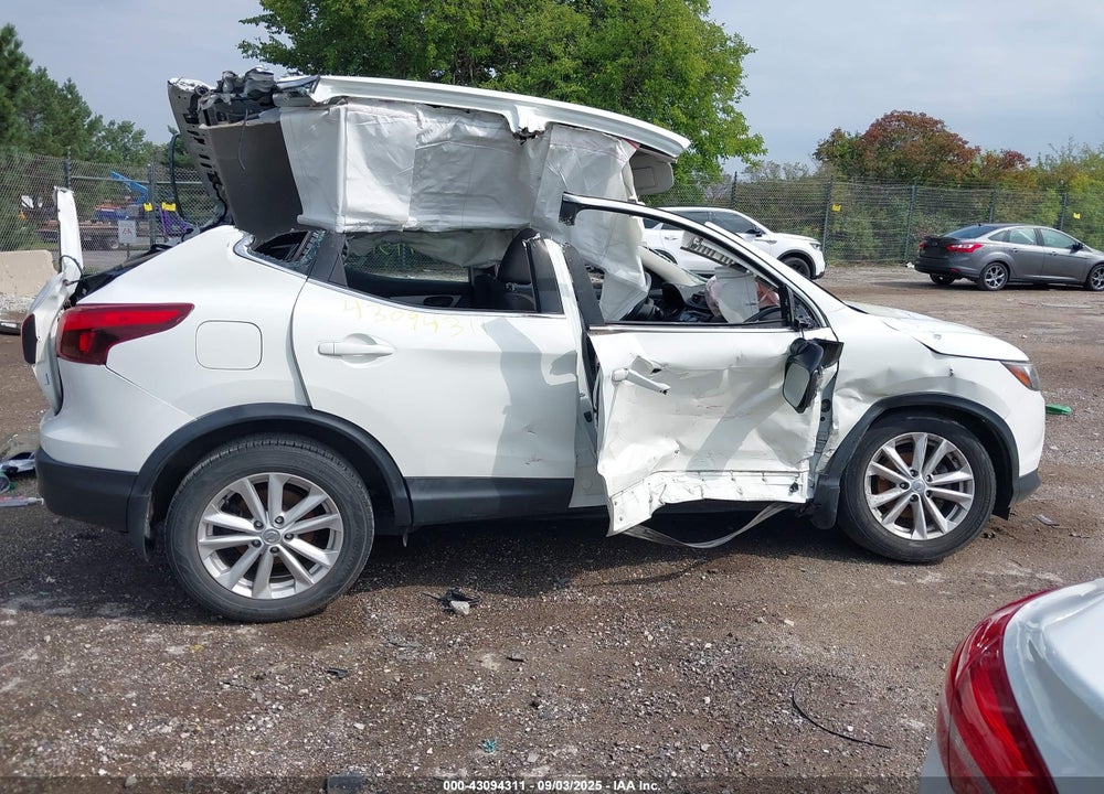 2017 NISSAN ROGUE SPORT VIN: JN1BJ1CP5HW015058