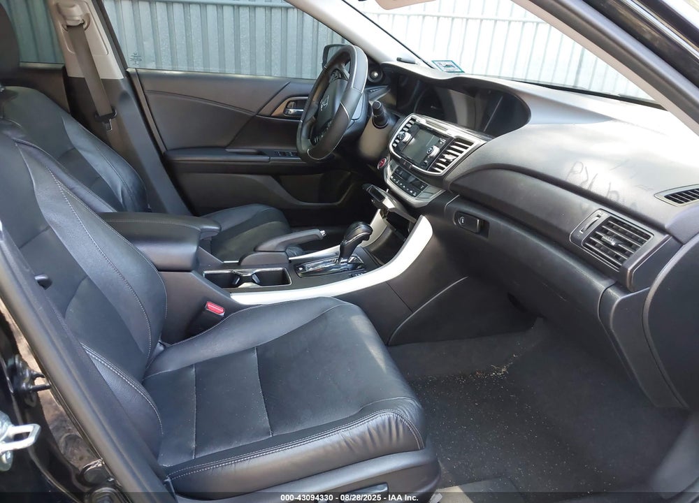 2015 HONDA ACCORD VIN: 1HGCR6F56FA004180
