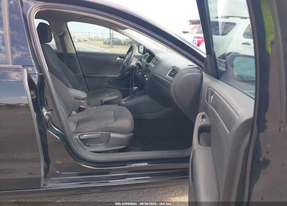 2014 VOLKSWAGEN JETTA 2.0L S VIN: 3VW2K7AJ3EM209043