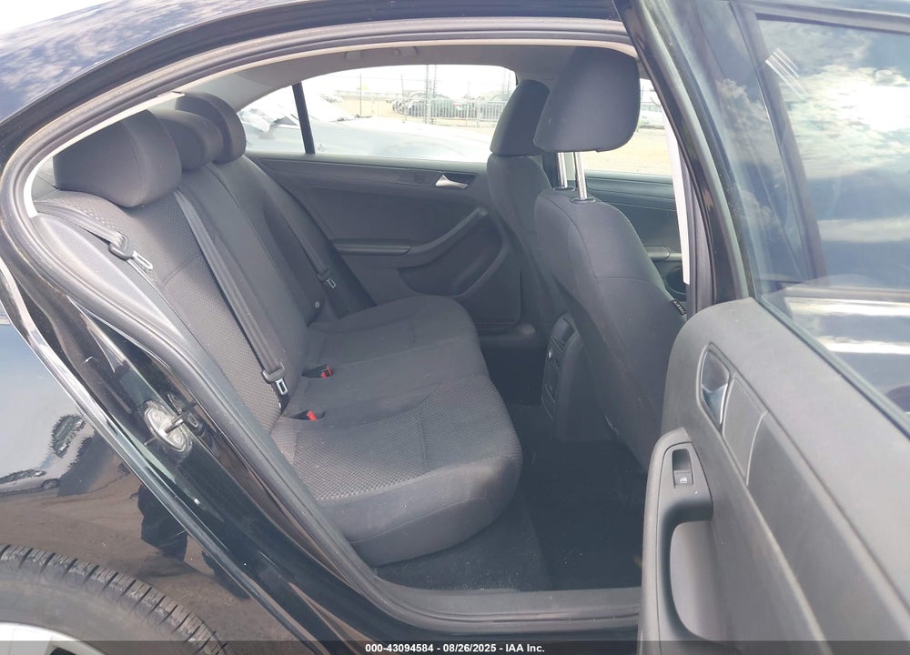 2014 VOLKSWAGEN JETTA 2.0L S VIN: 3VW2K7AJ3EM209043