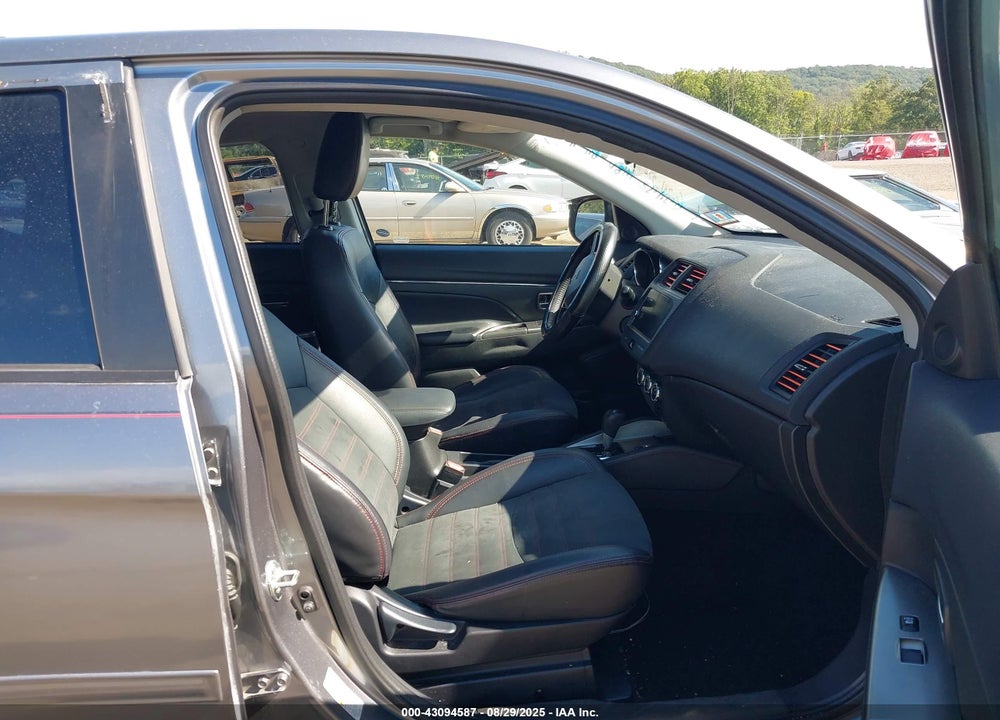 2018 MITSUBISHI OUTLANDER SPORT 2.4 SE VIN: JA4AR3AW6JZ008948