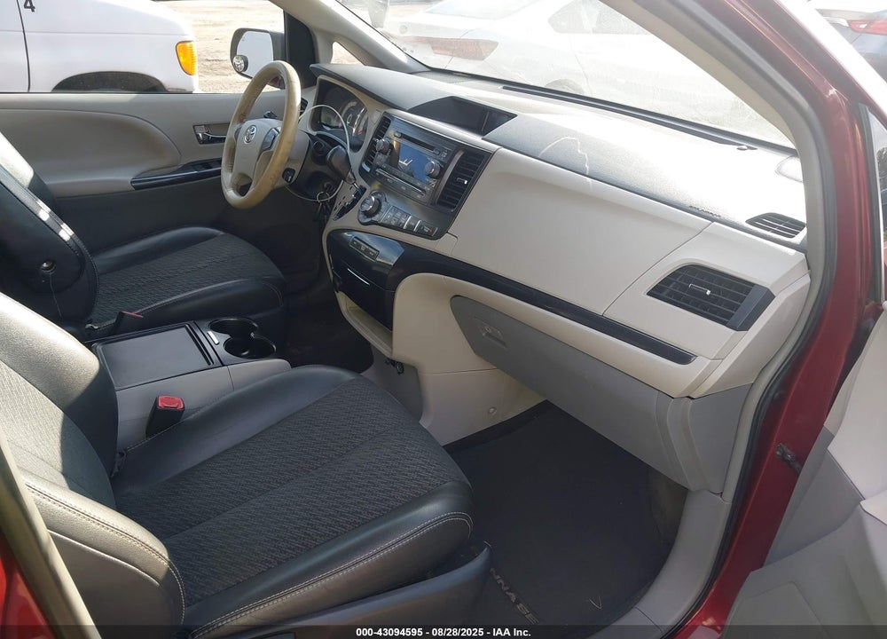 2013 TOYOTA SIENNA SE 8 PASSENGER VIN: 5TDXK3DC5DS405207