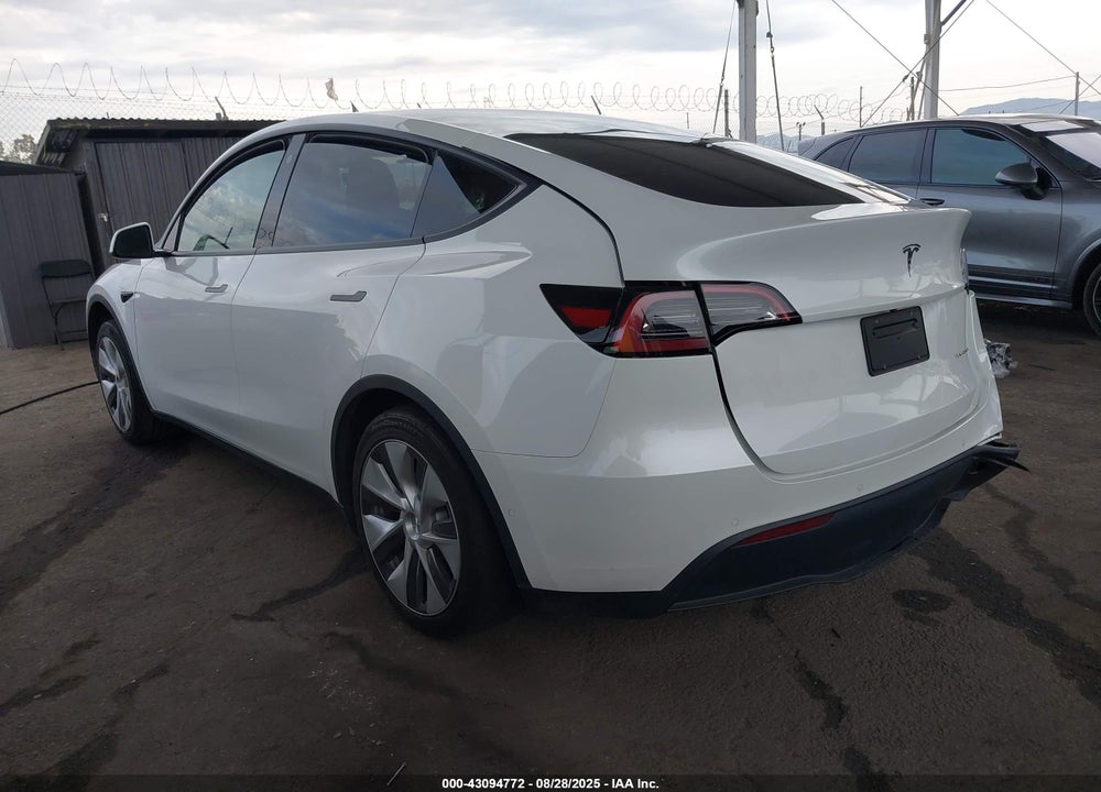 2022 TESLA MODEL Y VIN: 7SAYGDEE9NF561805