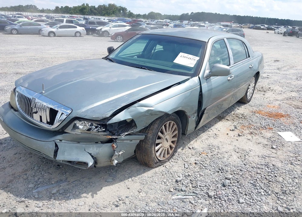 2004 LINCOLN TOWN CAR SIGNATURE VIN: 1LNHM81W74Y649385