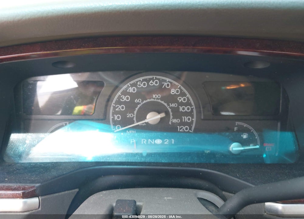 2004 LINCOLN TOWN CAR SIGNATURE VIN: 1LNHM81W74Y649385