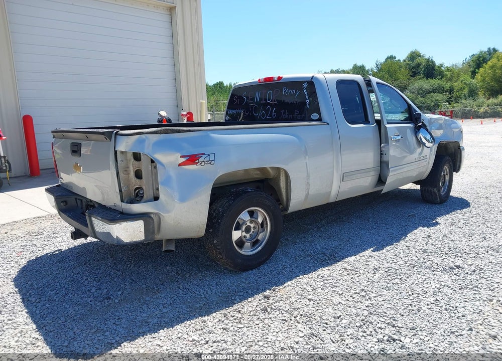 2011 CHEVROLET SILVERADO 1500 VIN: 1GCRKSE3XBZ364585