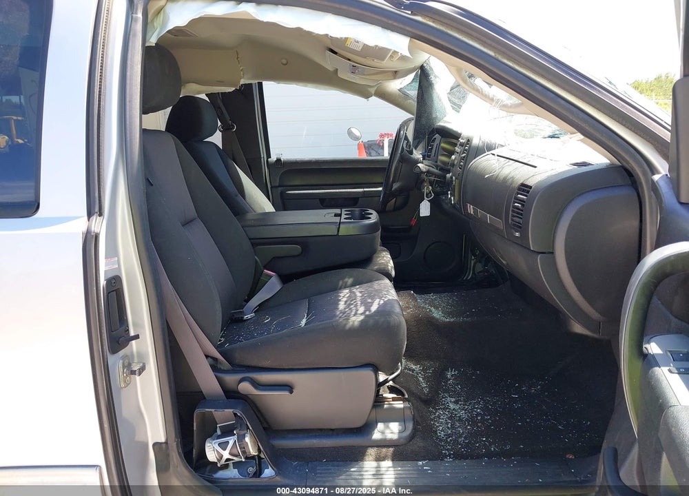 2011 CHEVROLET SILVERADO 1500 VIN: 1GCRKSE3XBZ364585