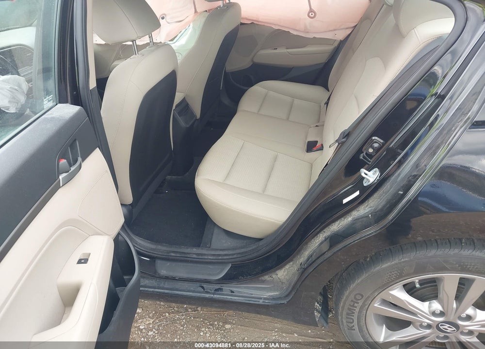 2017 HYUNDAI ELANTRA VIN: KMHD84LF6HU238792