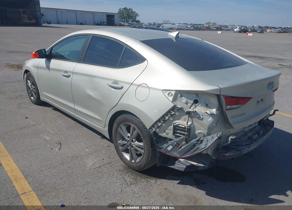 2017 HYUNDAI ELANTRA VIN: 5NPD84LF3HH061617