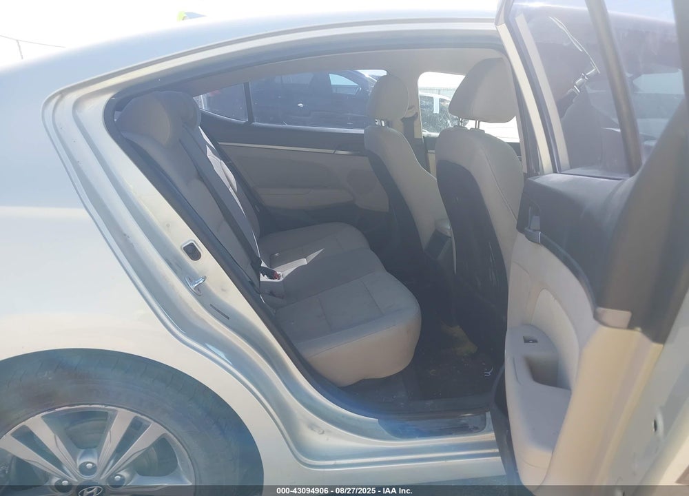 2017 HYUNDAI ELANTRA VIN: 5NPD84LF3HH061617