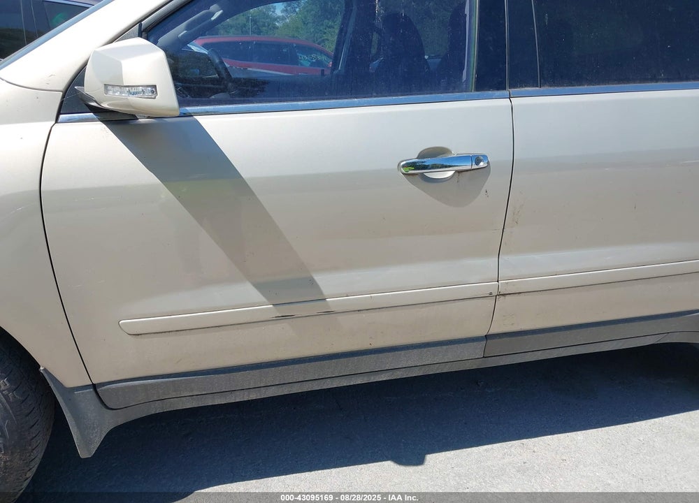 2011 CHEVROLET TRAVERSE VIN: 1GNKRGED8BJ320108