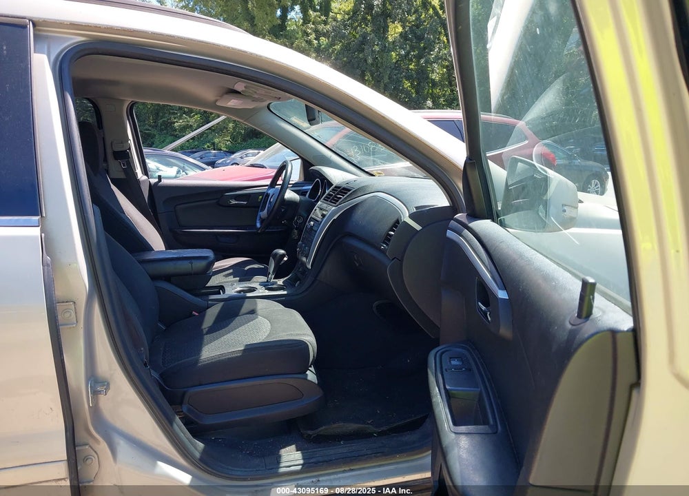 2011 CHEVROLET TRAVERSE VIN: 1GNKRGED8BJ320108
